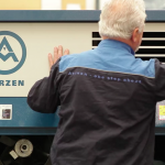 Bernardo Alonso en el taller de Getafe
