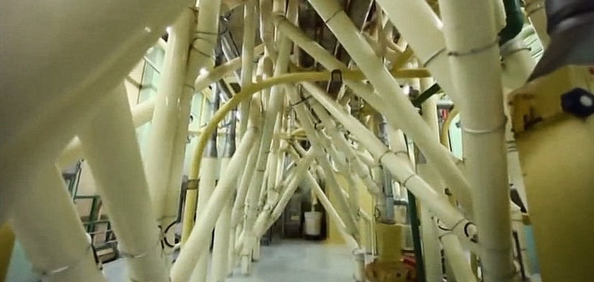 Tuberías conductoras de la fábrica de espaguetis 840x400 tuberias