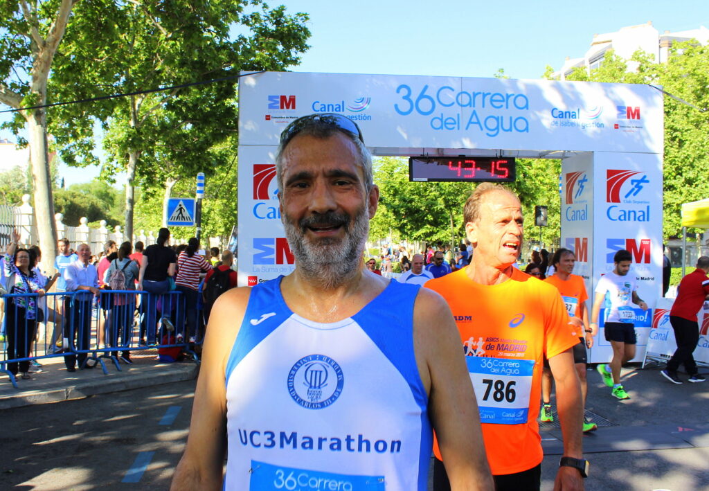 Nuestro amigo José Manuel Torralba en la meta de los 8 Km. Nuestro amigo José Manuel Torralba en la meta de los 8 Km.