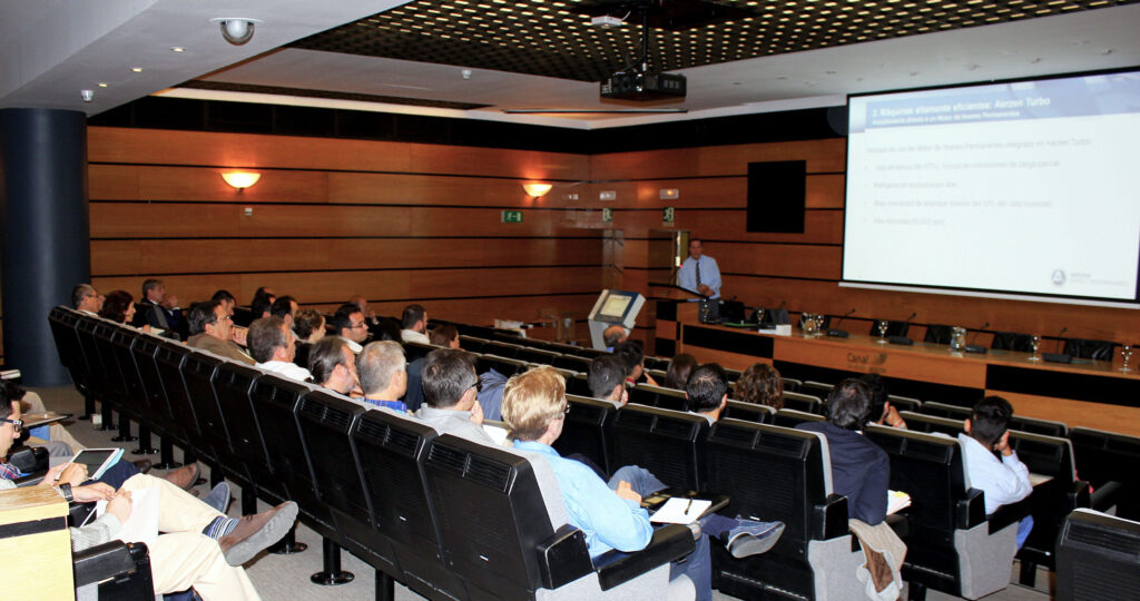 Juan B. Gadea exponiendo el combinado de tecnologías Aerzen