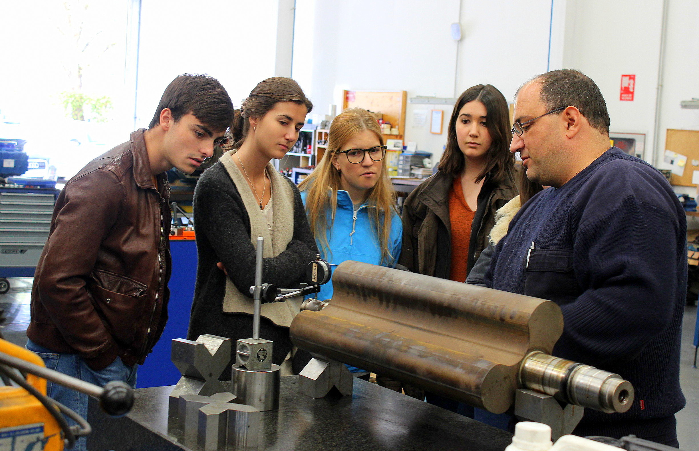 Alumnos de la Universidad Pontificia Comillas Comi_07