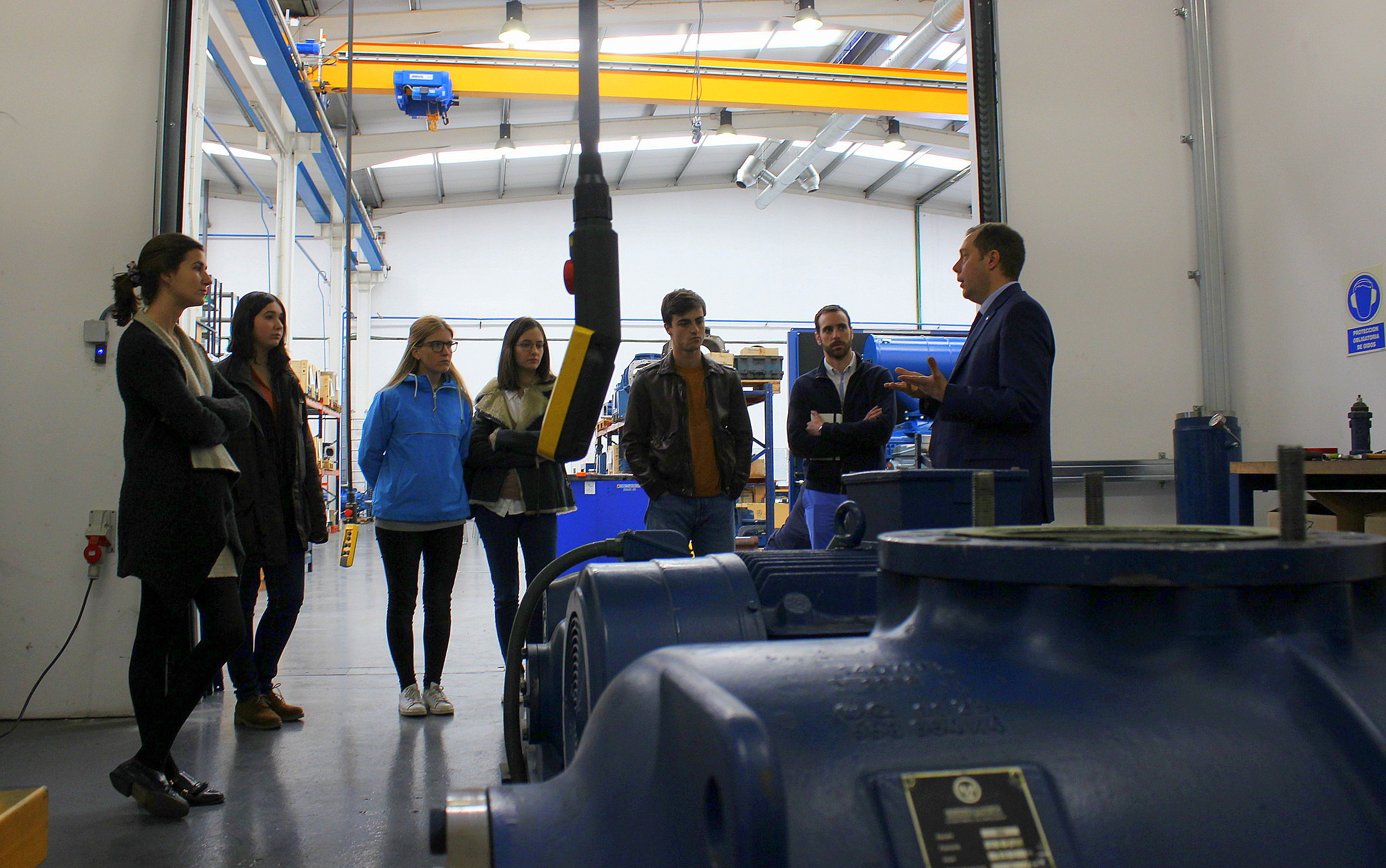 Alumnos de la Universidad Pontificia Comillas Comi_10