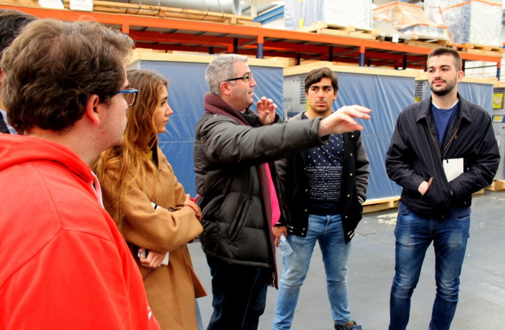 Alumnos de la Universidad Pontificia Comillas Comi_30